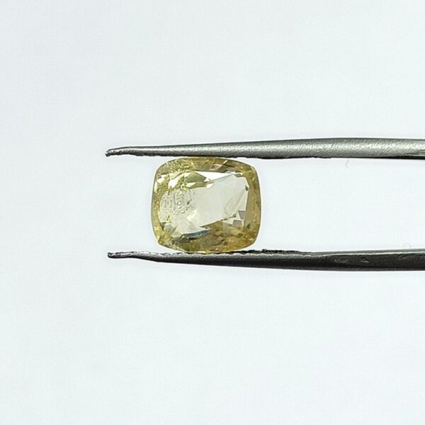 4.95 carats Yellow Sapphire ( 5.25 ratti ) - Image 1