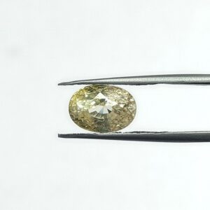 6.15 carats Yellow Sapphire ( 6.25 ratti )