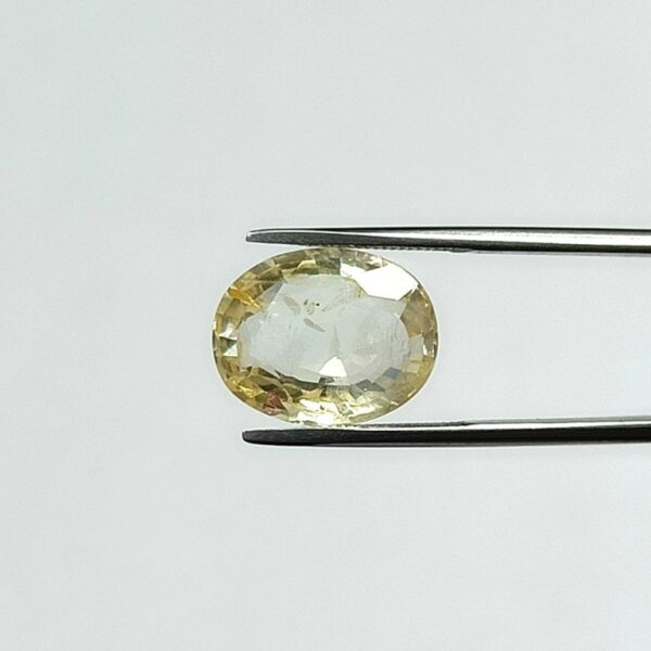 4.74 carats Yellow Sapphire ( 5.25 ratti ) - Image 1