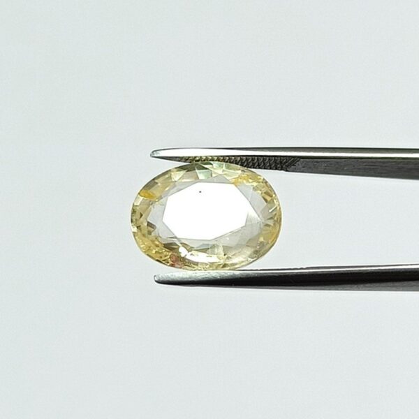 4.74 carats Yellow Sapphire ( 5.25 ratti ) - Image 3