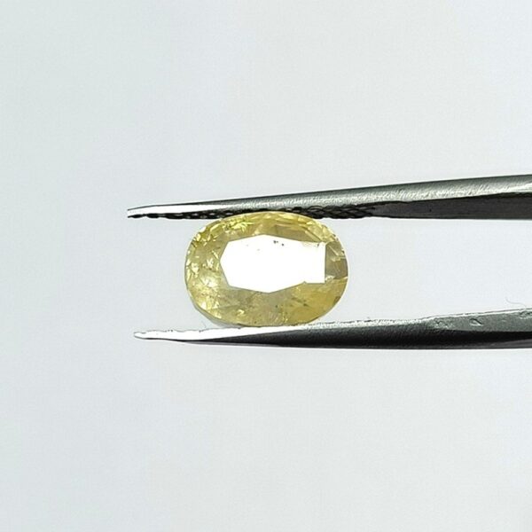 5.35 carats Yellow Sapphire ( 5.25 ratti ) - Image 3