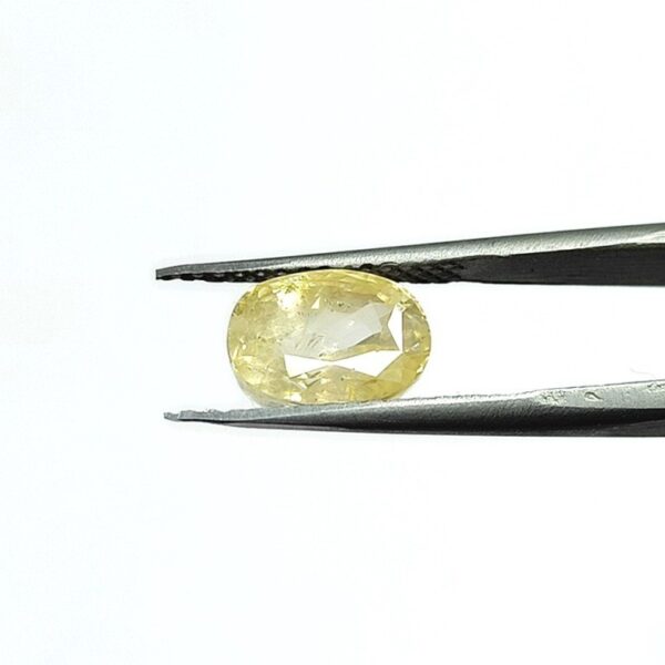 5.35 carats Yellow Sapphire ( 5.25 ratti ) - Image 4