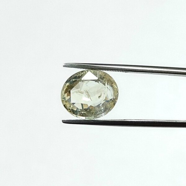 4.79 carats Yellow Sapphire ( 5.25 ratti ) - Image 1