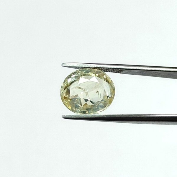 4.79 carats Yellow Sapphire ( 5.25 ratti ) - Image 2