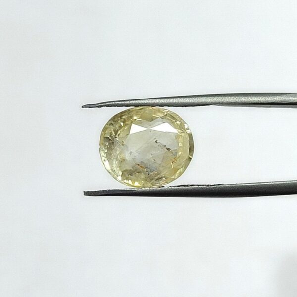 6.62 carats Yellow Sapphire ( 7.25 ratti ) - Image 1