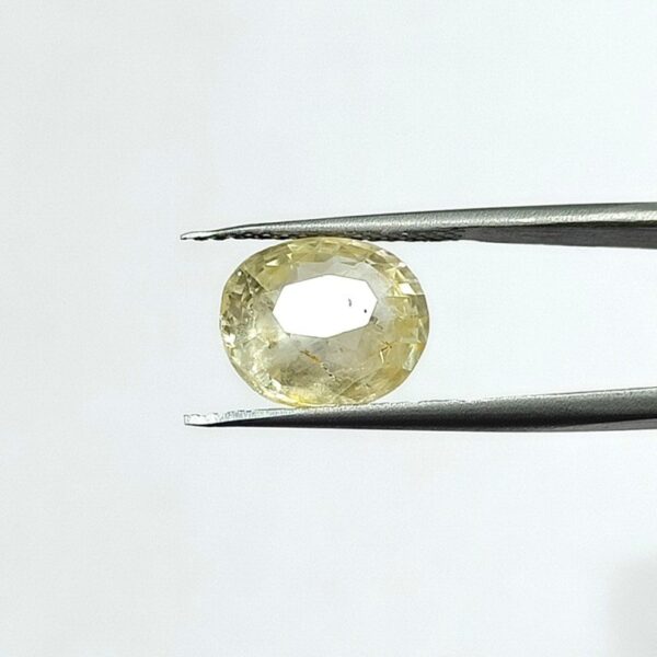 6.62 carats Yellow Sapphire ( 7.25 ratti ) - Image 2