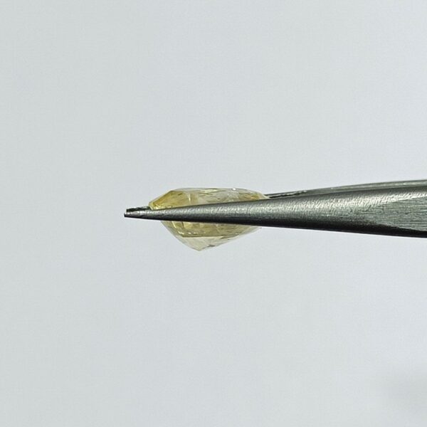6.62 carats Yellow Sapphire ( 7.25 ratti ) - Image 4