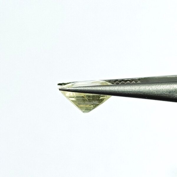5.88 carats Yellow Sapphire ( 6.25 ratti ) - Image 5