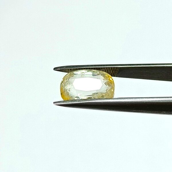 4.63 carats Yellow Sapphire ( 5.25 ratti ) - Image 3