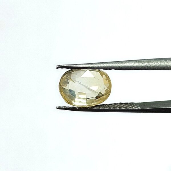 5.05 carats Yellow Sapphire ( 5.25 ratti ) - Image 2