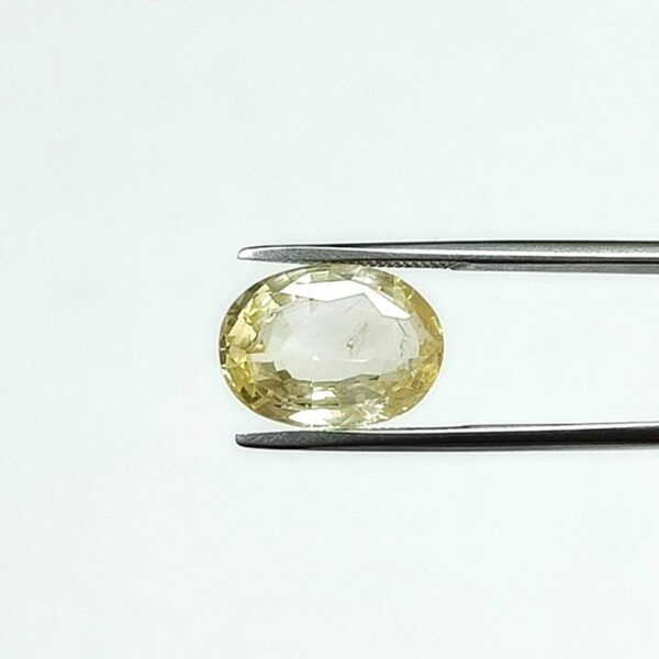4.62 carats Yellow Sapphire ( 5.25 ratti ) - Image 2