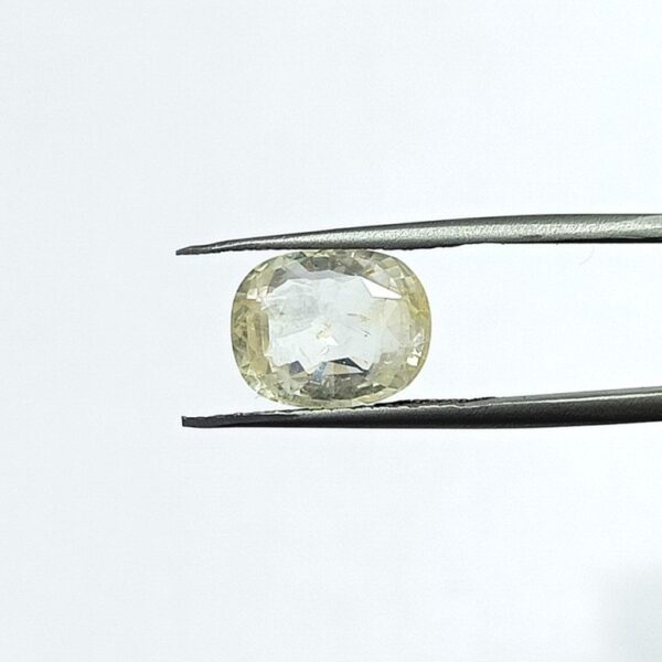 5.48 carats Yellow Sapphire ( 6.25 ratti ) - Image 1