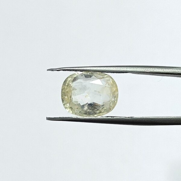 5.48 carats Yellow Sapphire ( 6.25 ratti ) - Image 2