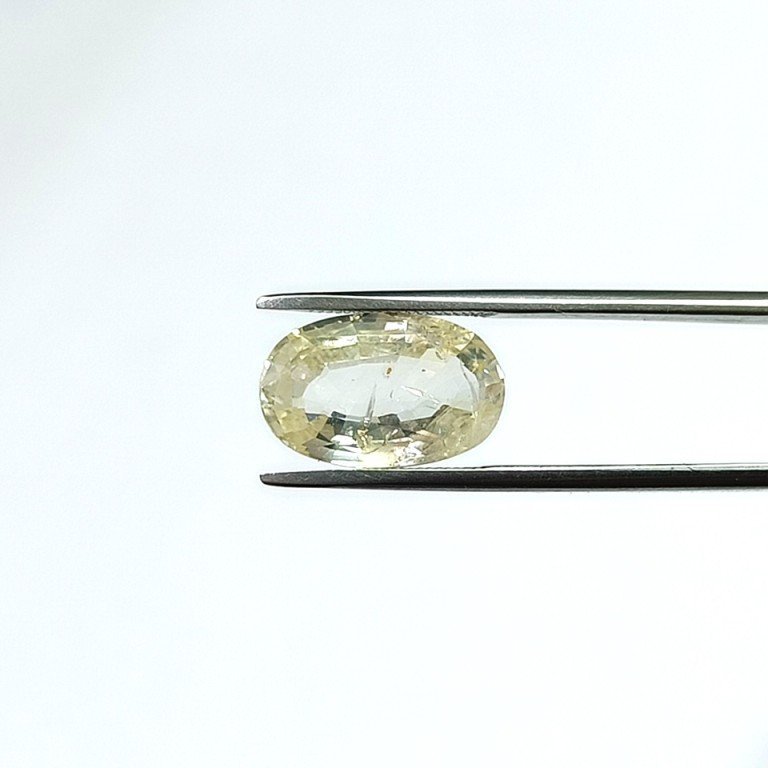 YSON-31-1-1.jpg 4.62 carats Yellow Sapphire ( 5.25 ratti ) - Image 1