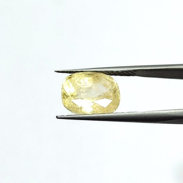 8.44 carats Yellow Sapphire ( 9.25 ratti ) - Image 4