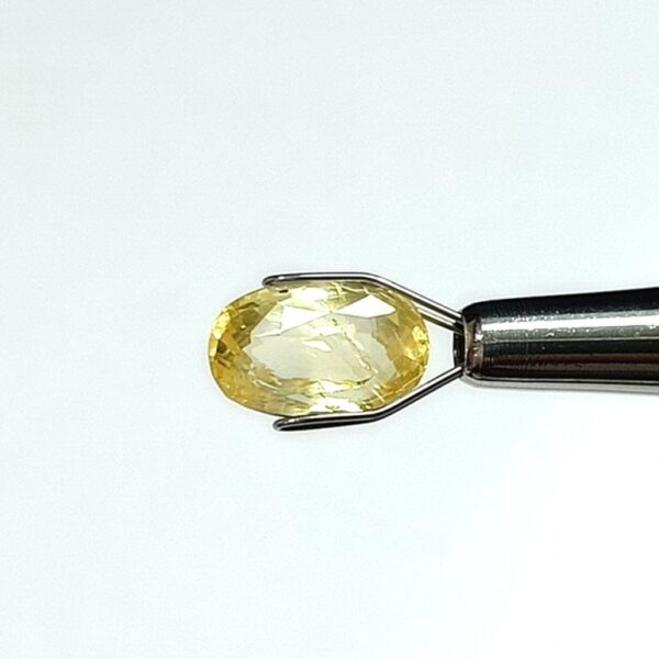 4.87 carats Yellow Sapphire ( 5.25 ratti ) - Image 2