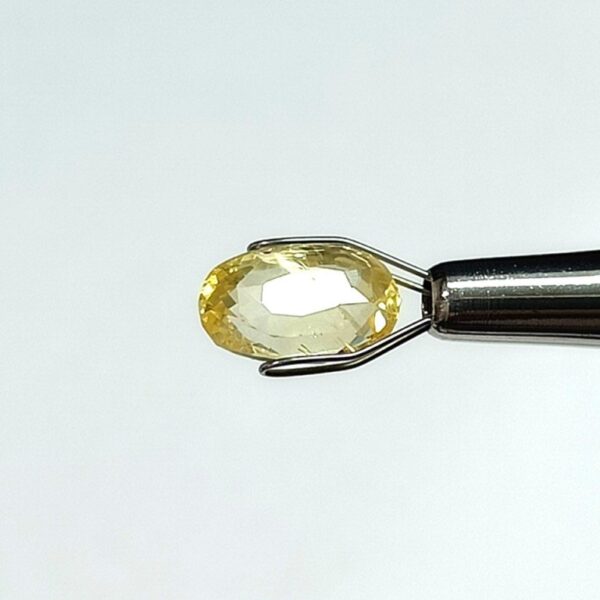 4.87 carats Yellow Sapphire ( 5.25 ratti ) - Image 3