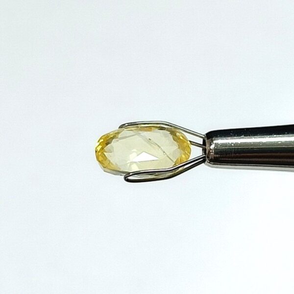 4.87 carats Yellow Sapphire ( 5.25 ratti ) - Image 4
