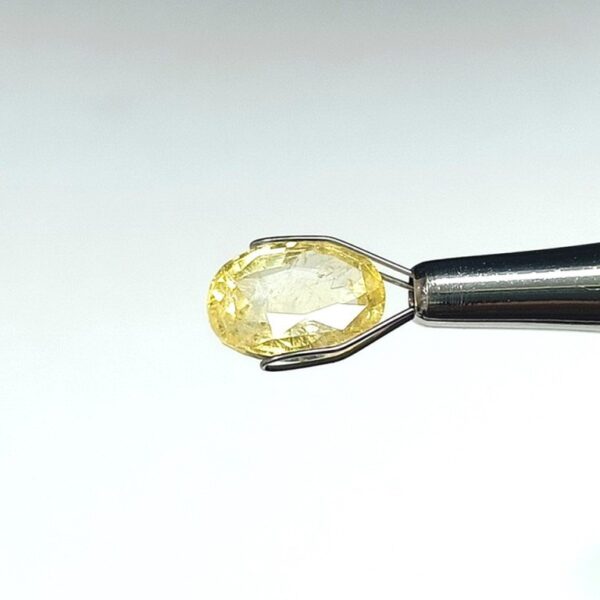 5.84 carats Yellow Sapphire ( 6.25 ratti ) - Image 4