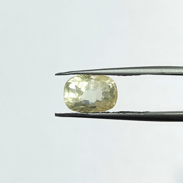 5.00 carats Yellow Sapphire ( 5.25 ratti ) - Image 1