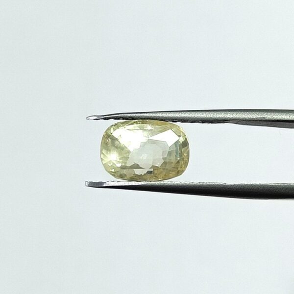 5.00 carats Yellow Sapphire ( 5.25 ratti ) - Image 2