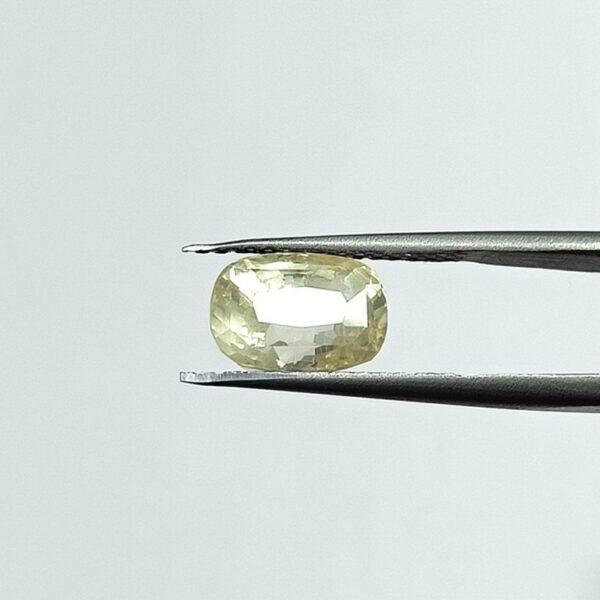 5.00 carats Yellow Sapphire ( 5.25 ratti ) - Image 3