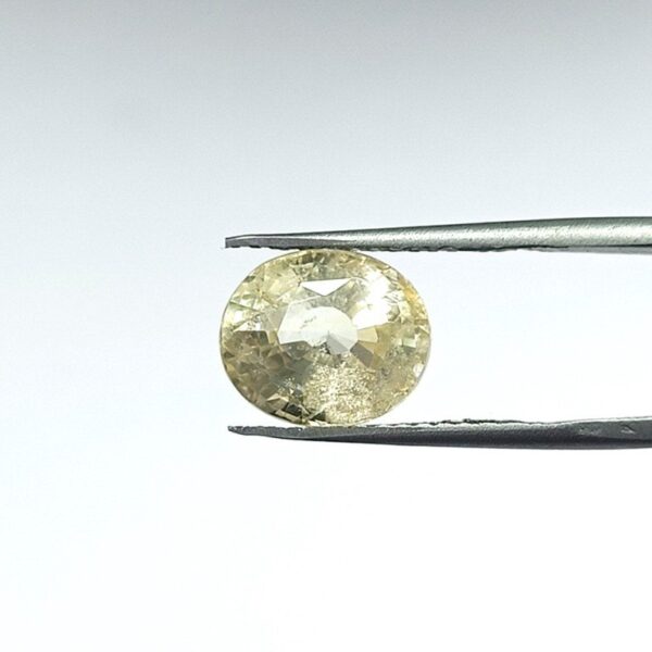 6.85 carats Yellow Sapphire ( 7.25 ratti ) - Image 2