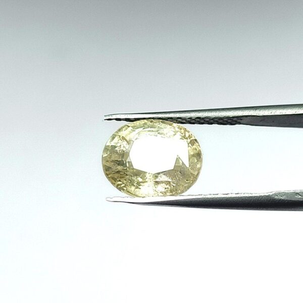 6.85 carats Yellow Sapphire ( 7.25 ratti ) - Image 4
