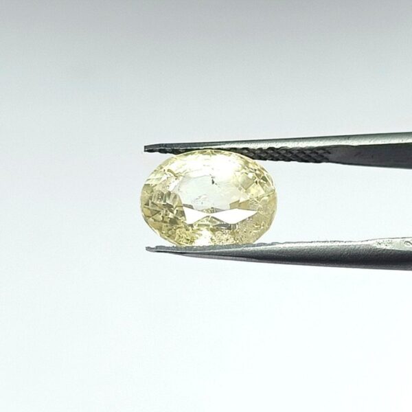 6.85 carats Yellow Sapphire ( 7.25 ratti ) - Image 5