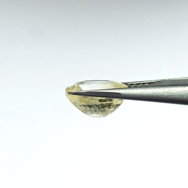 6.85 carats Yellow Sapphire ( 7.25 ratti ) - Image 6