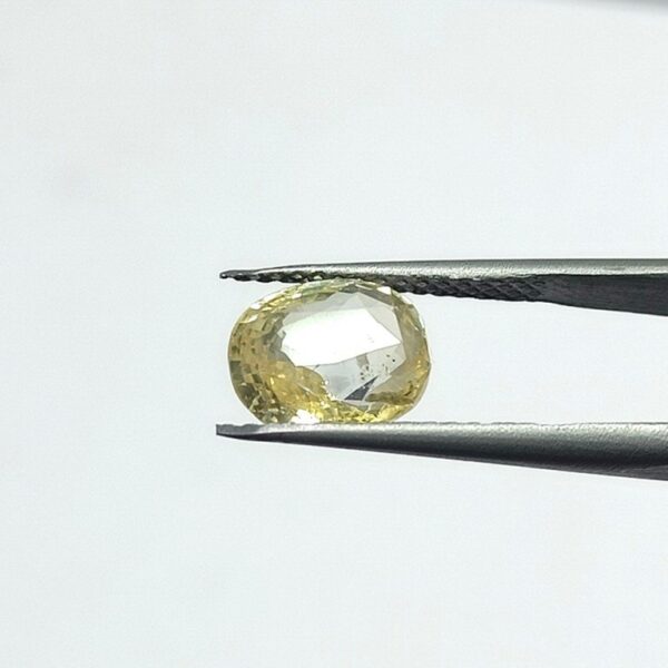 5.11 carats Yellow Sapphire ( 5.25 ratti ) - Image 2
