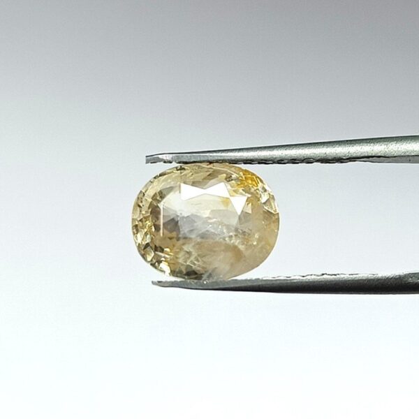 5.59 carats Yellow Sapphire ( 6.25 ratti ) - Image 2