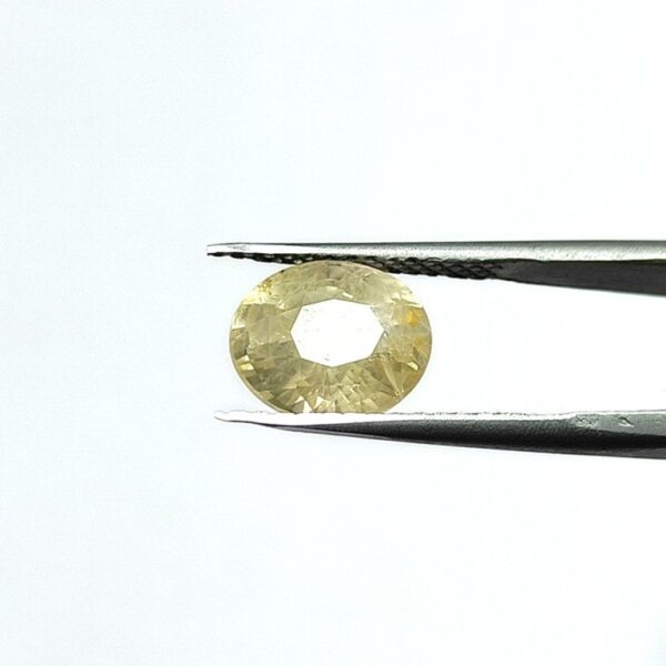 5.04 carats Yellow Sapphire ( 5.25 ratti ) - Image 3