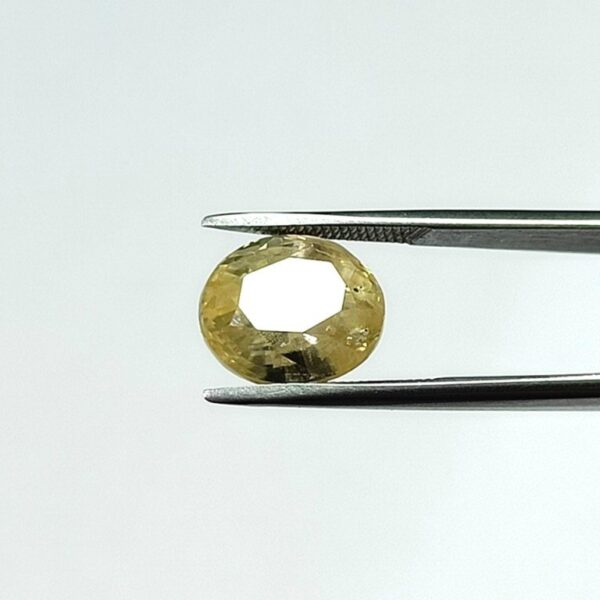 4.92 carats Yellow Sapphire ( 5.25 ratti ) - Image 2