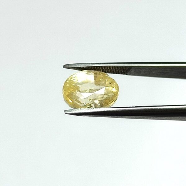 4.92 carats Yellow Sapphire ( 5.25 ratti ) - Image 3