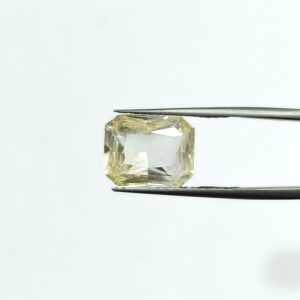9.23 carats Yellow Sapphire ( 10.25 ratti )