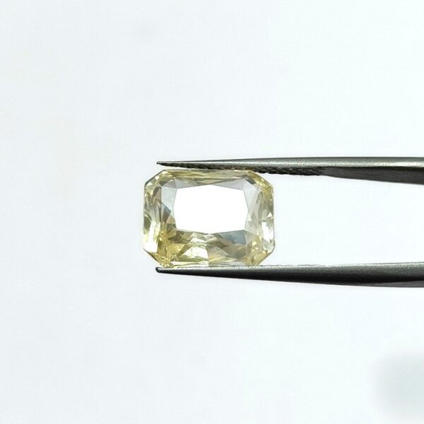 9.23 carats Yellow Sapphire ( 10.25 ratti ) - Image 2