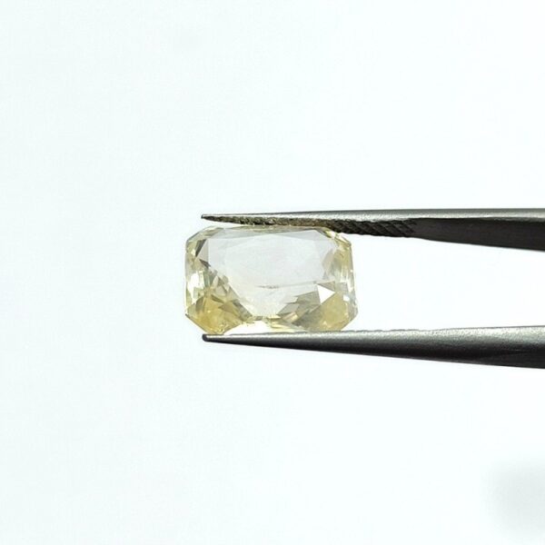 9.23 carats Yellow Sapphire ( 10.25 ratti ) - Image 3