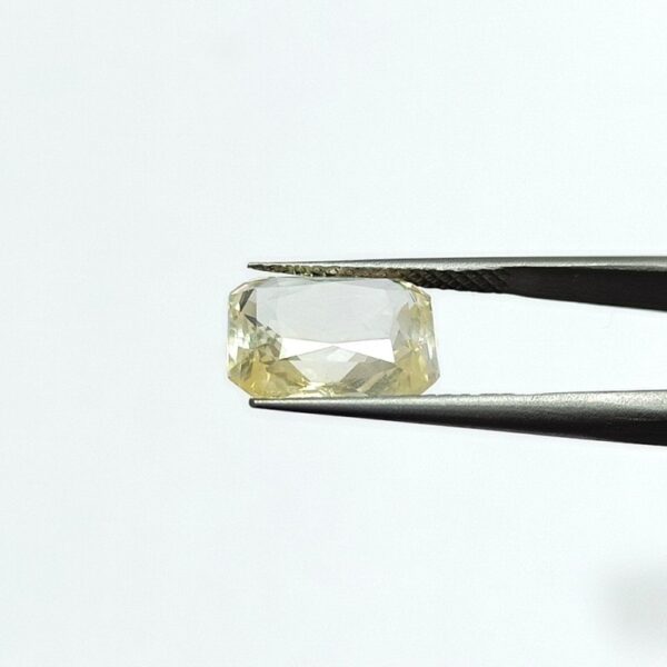 9.23 carats Yellow Sapphire ( 10.25 ratti ) - Image 4