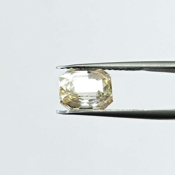 5.84 carats Yellow Sapphire ( 6.25 ratti ) - Image 2
