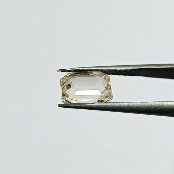 5.84 carats Yellow Sapphire ( 6.25 ratti ) - Image 4