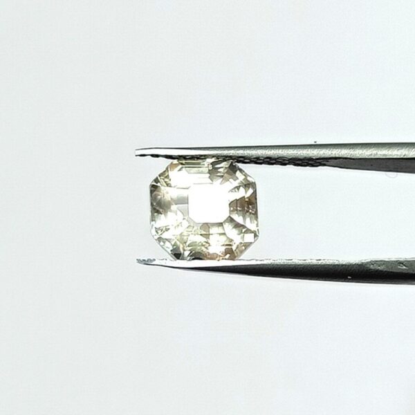 5.08 carats Yellow Sapphire ( 5.25 ratti ) - Image 2