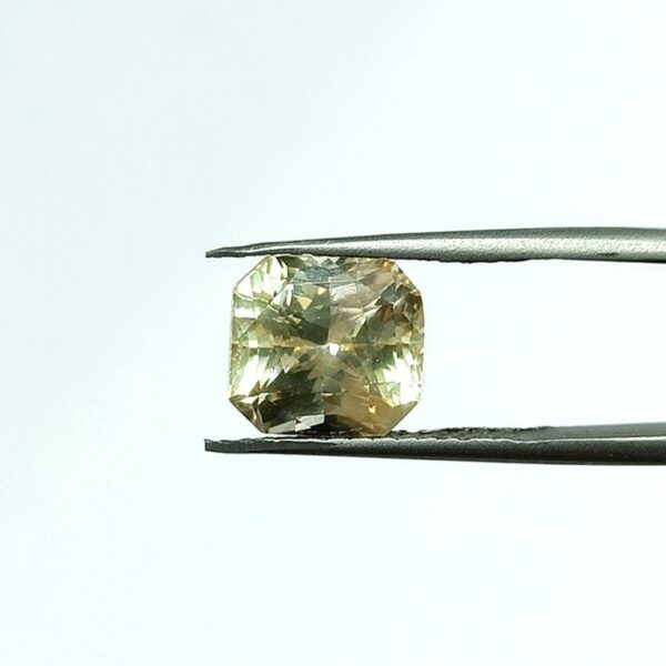 6.65 carats Yellow Sapphire ( 7.25 ratti ) - Image 1
