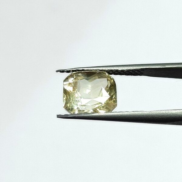 6.65 carats Yellow Sapphire ( 7.25 ratti ) - Image 4