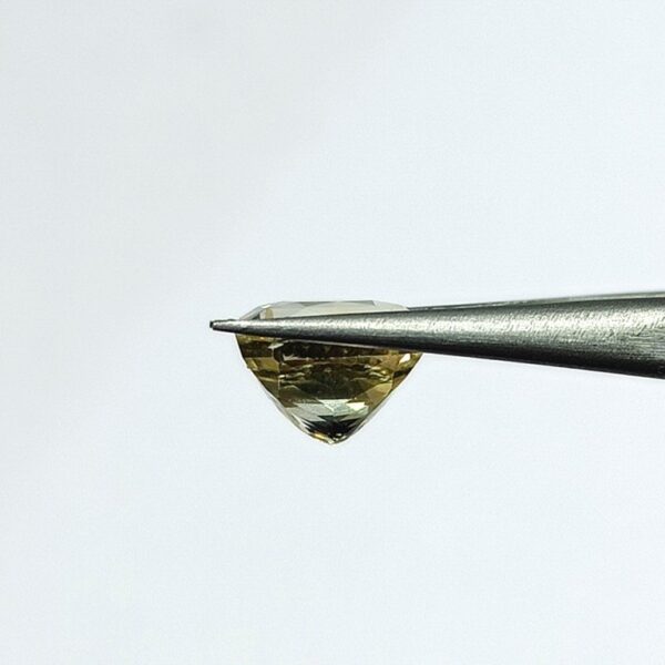 6.65 carats Yellow Sapphire ( 7.25 ratti ) - Image 5