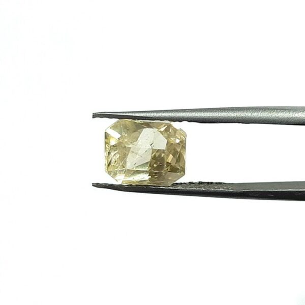 5.39 carats Yellow Sapphire ( 5.25 ratti ) - Image 1