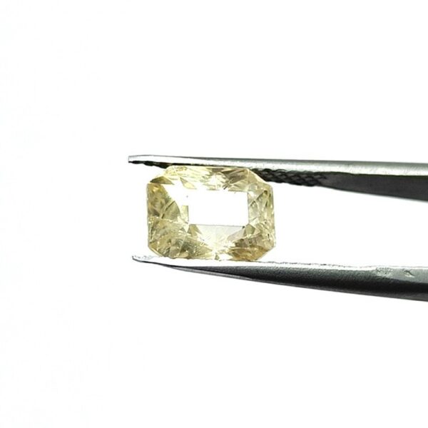 5.39 carats Yellow Sapphire ( 5.25 ratti ) - Image 3