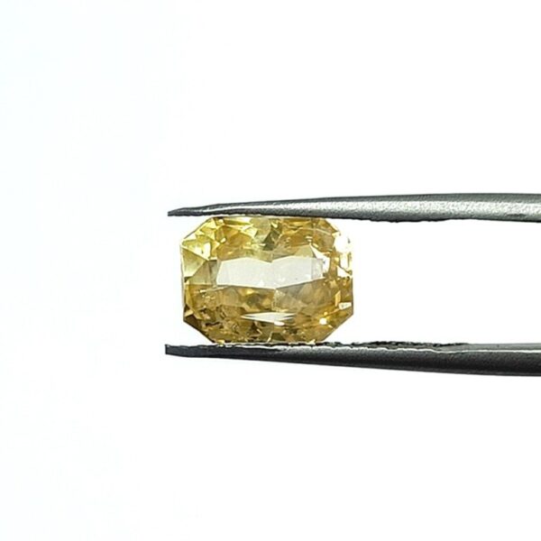 5.55 carats Yellow Sapphire ( 6.25 ratti ) - Image 1