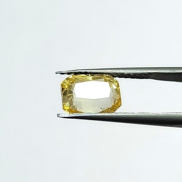5.55 carats Yellow Sapphire ( 6.25 ratti ) - Image 3