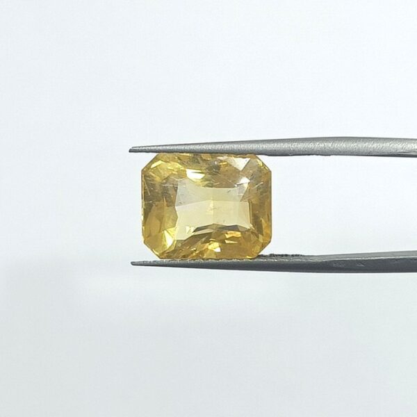 10.02 carats Yellow Sapphire ( 11.25 ratti ) - Image 1